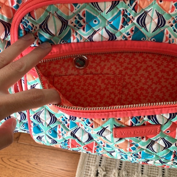 New condition Vera Bradley luggage bag - Picture 2 of 9